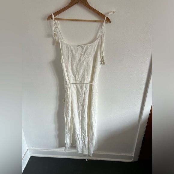 Subtle Luxury Linen Cotton White Dress, size S/M - Picture 3 of 5